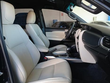 TOYOTA Hilux SW4 2.8 4P SRX 4X4 DIAMOND 7 LUGARES TURBO DIESEL AUTOM�TICO, Foto 7