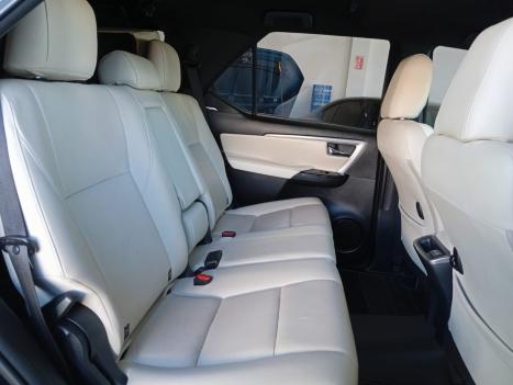 TOYOTA Hilux SW4 2.8 4P SRX 4X4 DIAMOND 7 LUGARES TURBO DIESEL AUTOM�TICO, Foto 8