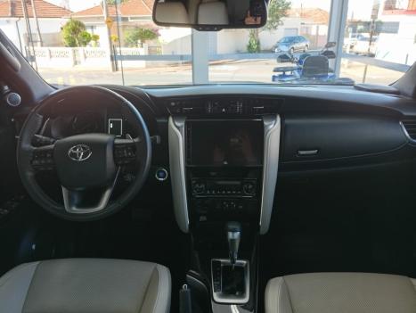 TOYOTA Hilux SW4 2.8 4P SRX 4X4 DIAMOND 7 LUGARES TURBO DIESEL AUTOM�TICO, Foto 11