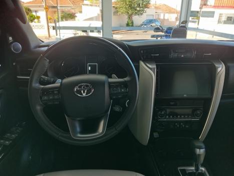 TOYOTA Hilux SW4 2.8 4P SRX 4X4 DIAMOND 7 LUGARES TURBO DIESEL AUTOM�TICO, Foto 12