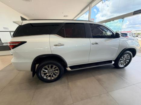 TOYOTA Hilux SW4 2.8 16V 4P SRX 4X4 7 LUGARES TURBO DIESEL AUTOM�TICO, Foto 4