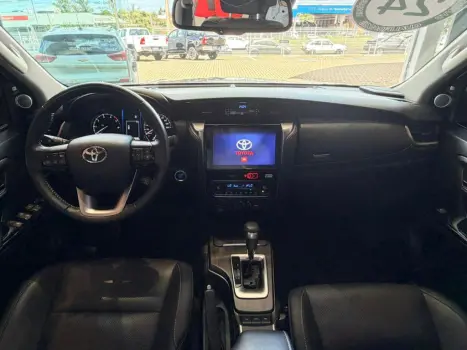 TOYOTA Hilux SW4 2.8 16V 4P SRX 4X4 7 LUGARES TURBO DIESEL AUTOM�TICO, Foto 12