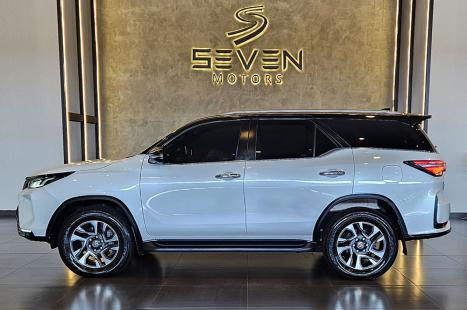 TOYOTA Hilux SW4 2.8 4P SRX 4X4 DIAMOND 7 LUGARES TURBO DIESEL AUTOM�TICO, Foto 2