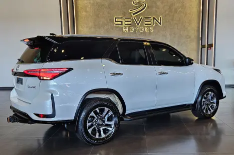 TOYOTA Hilux SW4 2.8 4P SRX 4X4 DIAMOND 7 LUGARES TURBO DIESEL AUTOM�TICO, Foto 5