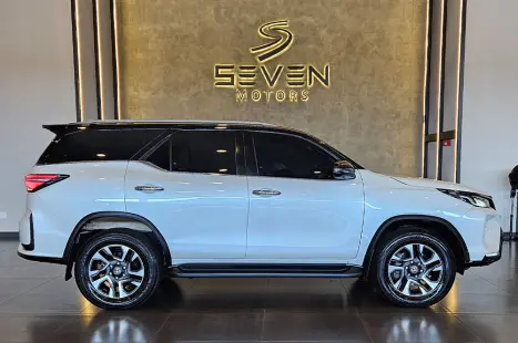 TOYOTA Hilux SW4 2.8 4P SRX 4X4 DIAMOND 7 LUGARES TURBO DIESEL AUTOM�TICO, Foto 6