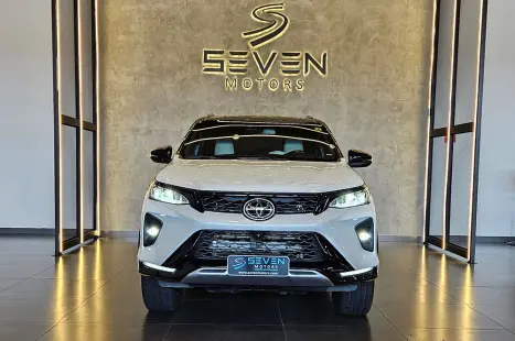 TOYOTA Hilux SW4 2.8 4P SRX 4X4 DIAMOND 7 LUGARES TURBO DIESEL AUTOM�TICO, Foto 8