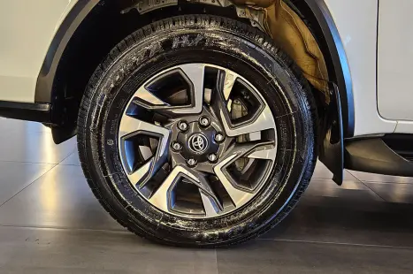 TOYOTA Hilux SW4 2.8 4P SRX 4X4 DIAMOND 7 LUGARES TURBO DIESEL AUTOM�TICO, Foto 9