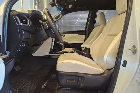 TOYOTA Hilux SW4 2.8 4P SRX 4X4 DIAMOND 7 LUGARES TURBO DIESEL AUTOM�TICO, Foto 11