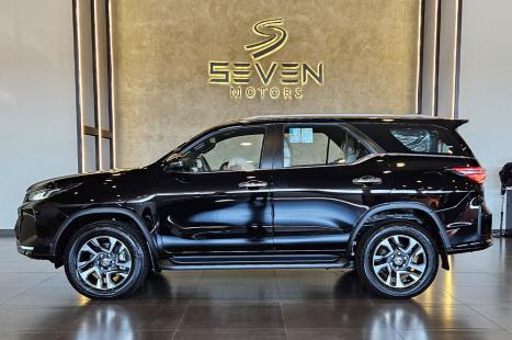 TOYOTA Hilux SW4 2.8 4P SRX 4X4 DIAMOND 7 LUGARES TURBO DIESEL AUTOM�TICO, Foto 2