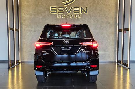 TOYOTA Hilux SW4 2.8 4P SRX 4X4 DIAMOND 7 LUGARES TURBO DIESEL AUTOM�TICO, Foto 4