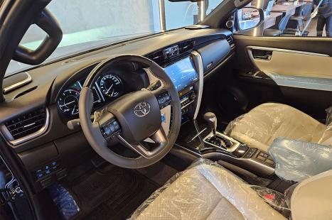 TOYOTA Hilux SW4 2.8 4P SRX 4X4 DIAMOND 7 LUGARES TURBO DIESEL AUTOM�TICO, Foto 12