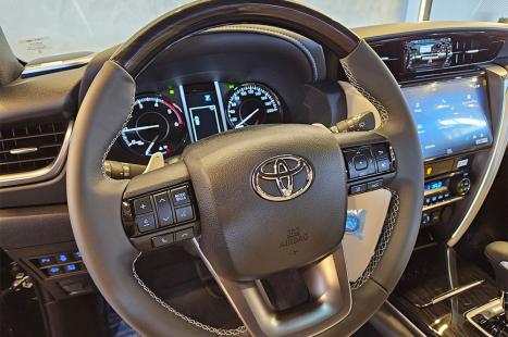 TOYOTA Hilux SW4 2.8 4P SRX 4X4 DIAMOND 7 LUGARES TURBO DIESEL AUTOM�TICO, Foto 13