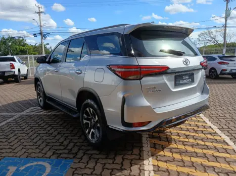 TOYOTA Hilux SW4 2.8 16V 4P SRX PLATINUM 4X4 7 LUGARES TURBO DIESEL AUTOM�TICO, Foto 5