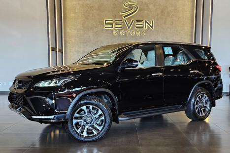 TOYOTA Hilux SW4 2.8 4P SRX 4X4 DIAMOND 7 LUGARES TURBO DIESEL AUTOM�TICO, Foto 1