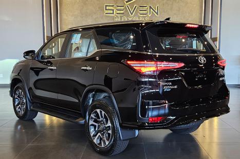 TOYOTA Hilux SW4 2.8 4P SRX 4X4 DIAMOND 7 LUGARES TURBO DIESEL AUTOM�TICO, Foto 3