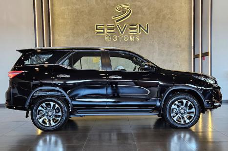 TOYOTA Hilux SW4 2.8 4P SRX 4X4 DIAMOND 7 LUGARES TURBO DIESEL AUTOM�TICO, Foto 6