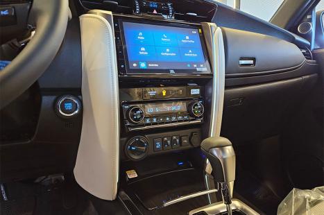 TOYOTA Hilux SW4 2.8 4P SRX 4X4 DIAMOND 7 LUGARES TURBO DIESEL AUTOM�TICO, Foto 14