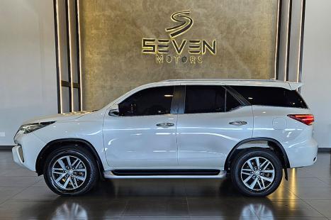 TOYOTA Hilux SW4 2.8 16V 4P SRX 4X4 7 LUGARES TURBO DIESEL AUTOM�TICO, Foto 2