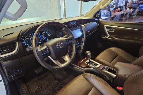 TOYOTA Hilux SW4 2.8 16V 4P SRX 4X4 7 LUGARES TURBO DIESEL AUTOM�TICO, Foto 14