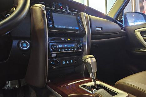 TOYOTA Hilux SW4 2.8 16V 4P SRX 4X4 7 LUGARES TURBO DIESEL AUTOM�TICO, Foto 16