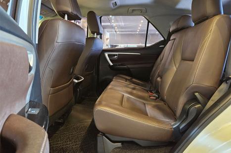 TOYOTA Hilux SW4 2.8 16V 4P SRX 4X4 7 LUGARES TURBO DIESEL AUTOM�TICO, Foto 18