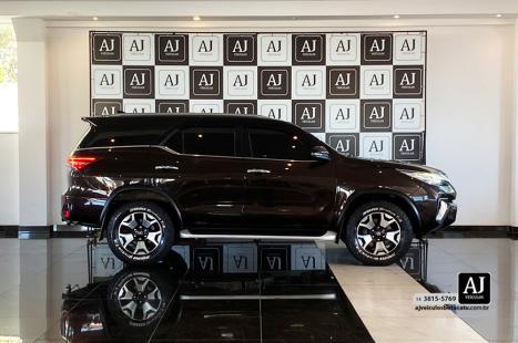 TOYOTA Hilux SW4 2.8 16V 4P SRX 4X4 7 LUGARES TURBO DIESEL AUTOM�TICO, Foto 4