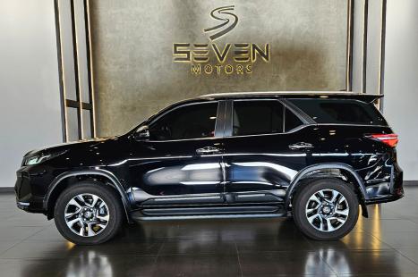 TOYOTA Hilux SW4 2.8 4P SRX 4X4 DIAMOND 7 LUGARES TURBO DIESEL AUTOM�TICO, Foto 2