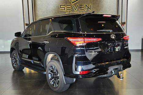 TOYOTA Hilux SW4 2.8 4P SRX 4X4 DIAMOND 7 LUGARES TURBO DIESEL AUTOM�TICO, Foto 3