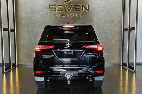 TOYOTA Hilux SW4 2.8 4P SRX 4X4 DIAMOND 7 LUGARES TURBO DIESEL AUTOM�TICO, Foto 4