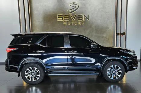 TOYOTA Hilux SW4 2.8 4P SRX 4X4 DIAMOND 7 LUGARES TURBO DIESEL AUTOM�TICO, Foto 6