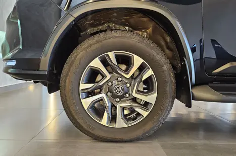 TOYOTA Hilux SW4 2.8 4P SRX 4X4 DIAMOND 7 LUGARES TURBO DIESEL AUTOM�TICO, Foto 9