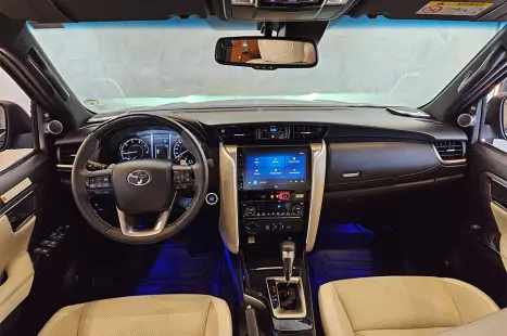 TOYOTA Hilux SW4 2.8 4P SRX 4X4 DIAMOND 7 LUGARES TURBO DIESEL AUTOM�TICO, Foto 13