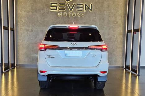 TOYOTA Hilux SW4 2.8 16V 4P SRX PLATINUM 4X4 7 LUGARES TURBO DIESEL AUTOM�TICO, Foto 4