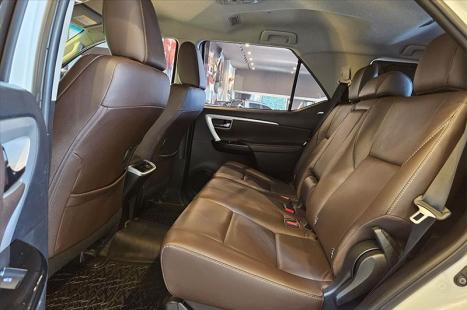TOYOTA Hilux SW4 2.8 16V 4P SRX PLATINUM 4X4 7 LUGARES TURBO DIESEL AUTOM�TICO, Foto 20