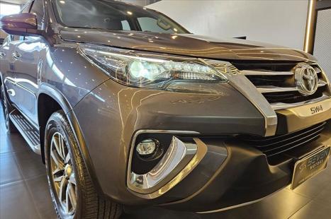 TOYOTA Hilux SW4 2.8 4P SRX 4X4 TURBO DIESEL AUTOM�TICO, Foto 10