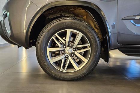 TOYOTA Hilux SW4 2.8 4P SRX 4X4 TURBO DIESEL AUTOM�TICO, Foto 11