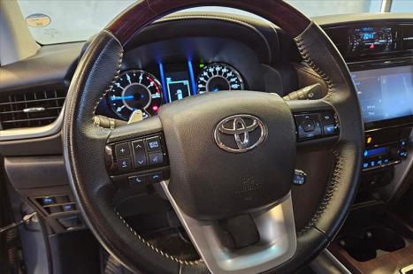 TOYOTA Hilux SW4 2.8 4P SRX 4X4 TURBO DIESEL AUTOM�TICO, Foto 15