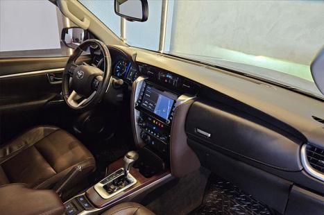 TOYOTA Hilux SW4 2.8 4P SRX 4X4 TURBO DIESEL AUTOM�TICO, Foto 17