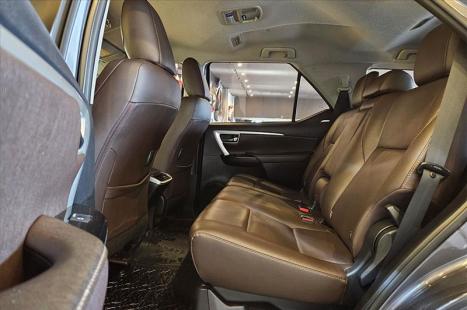 TOYOTA Hilux SW4 2.8 4P SRX 4X4 TURBO DIESEL AUTOM�TICO, Foto 19