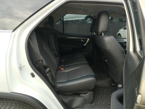 TOYOTA Hilux SW4 2.8 16V 4P SRX PLATINUM 4X4 7 LUGARES TURBO DIESEL AUTOM�TICO, Foto 16