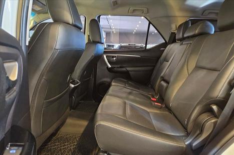 TOYOTA Hilux SW4 2.8 16V 4P SRX 4X4 7 LUGARES TURBO DIESEL AUTOM�TICO, Foto 16