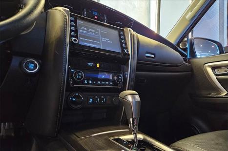 TOYOTA Hilux SW4 2.8 16V 4P SRX 4X4 7 LUGARES TURBO DIESEL AUTOM�TICO, Foto 17