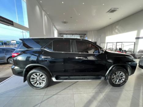 TOYOTA Hilux SW4 2.8 16V 4P SRX 4X4 7 LUGARES TURBO DIESEL AUTOM�TICO, Foto 4