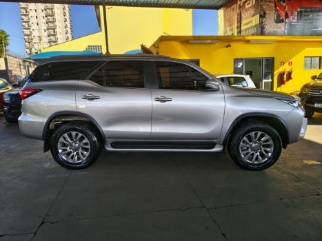 TOYOTA Hilux SW4 2.8 16V 4P SRX 4X4 7 LUGARES TURBO DIESEL AUTOM�TICO, Foto 4