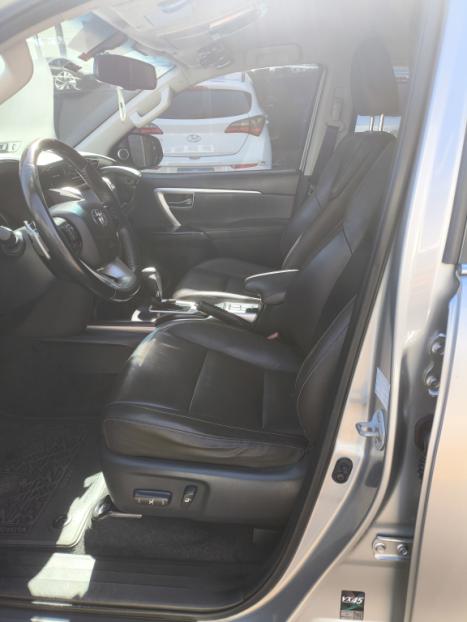 TOYOTA Hilux SW4 2.8 16V 4P SRX 4X4 7 LUGARES TURBO DIESEL AUTOM�TICO, Foto 8