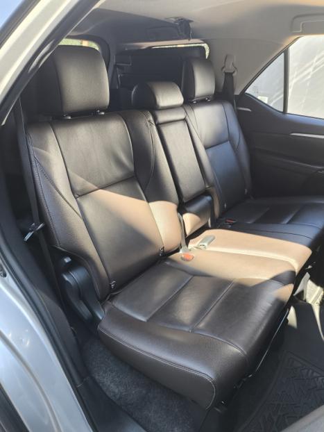 TOYOTA Hilux SW4 2.8 16V 4P SRX 4X4 7 LUGARES TURBO DIESEL AUTOM�TICO, Foto 16
