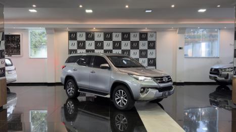 TOYOTA Hilux SW4 2.8 4P SRX 4X4 TURBO DIESEL AUTOM�TICO, Foto 3