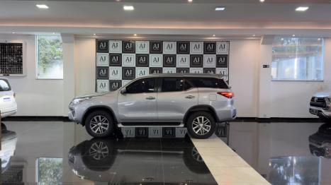TOYOTA Hilux SW4 2.8 4P SRX 4X4 TURBO DIESEL AUTOM�TICO, Foto 4