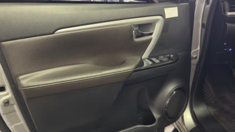 TOYOTA Hilux SW4 2.8 4P SRX 4X4 TURBO DIESEL AUTOM�TICO, Foto 10