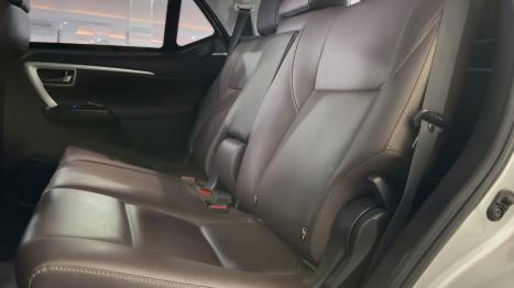 TOYOTA Hilux SW4 2.8 4P SRX 4X4 TURBO DIESEL AUTOM�TICO, Foto 12